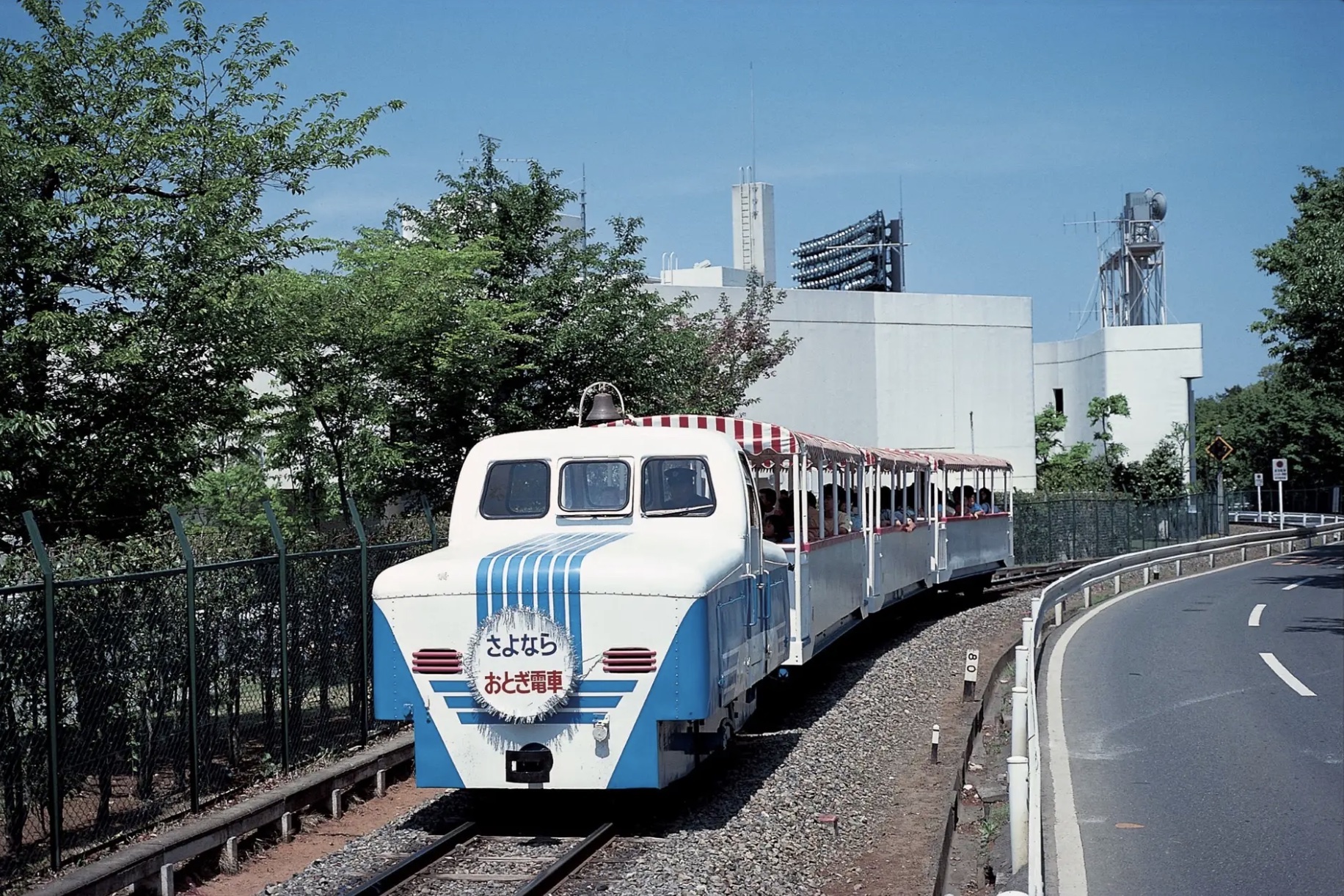 おとぎ電車