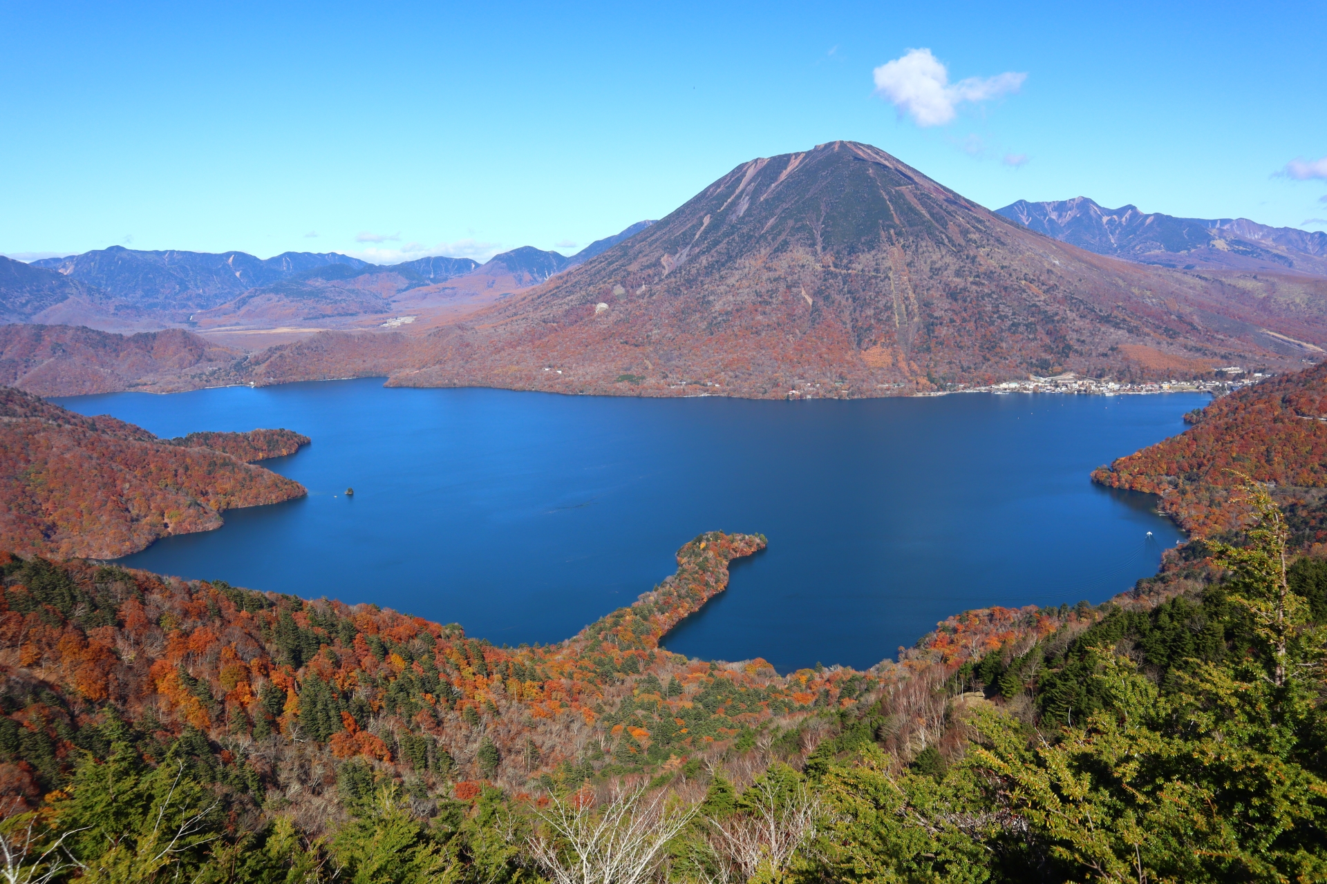半月山展望台