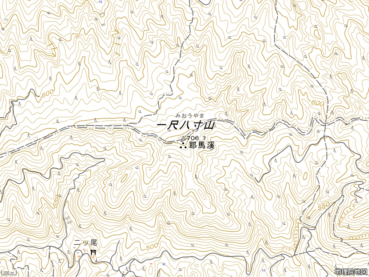 日本一の難読山名は、大分県の一尺八寸山