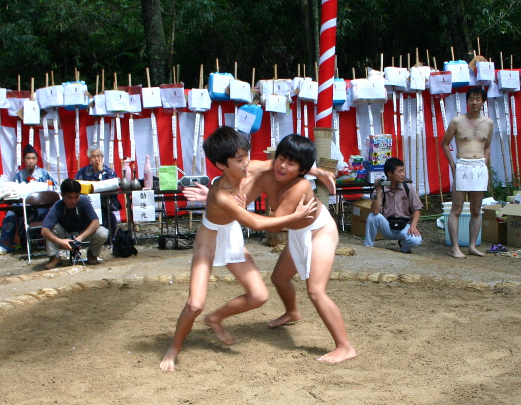 山津照神社『奉納角力』