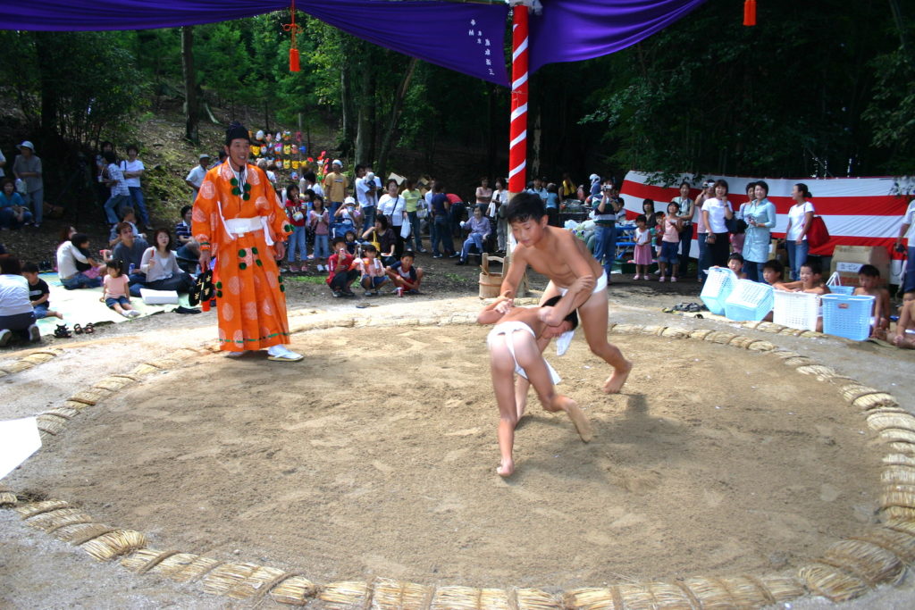 山津照神社『奉納角力』