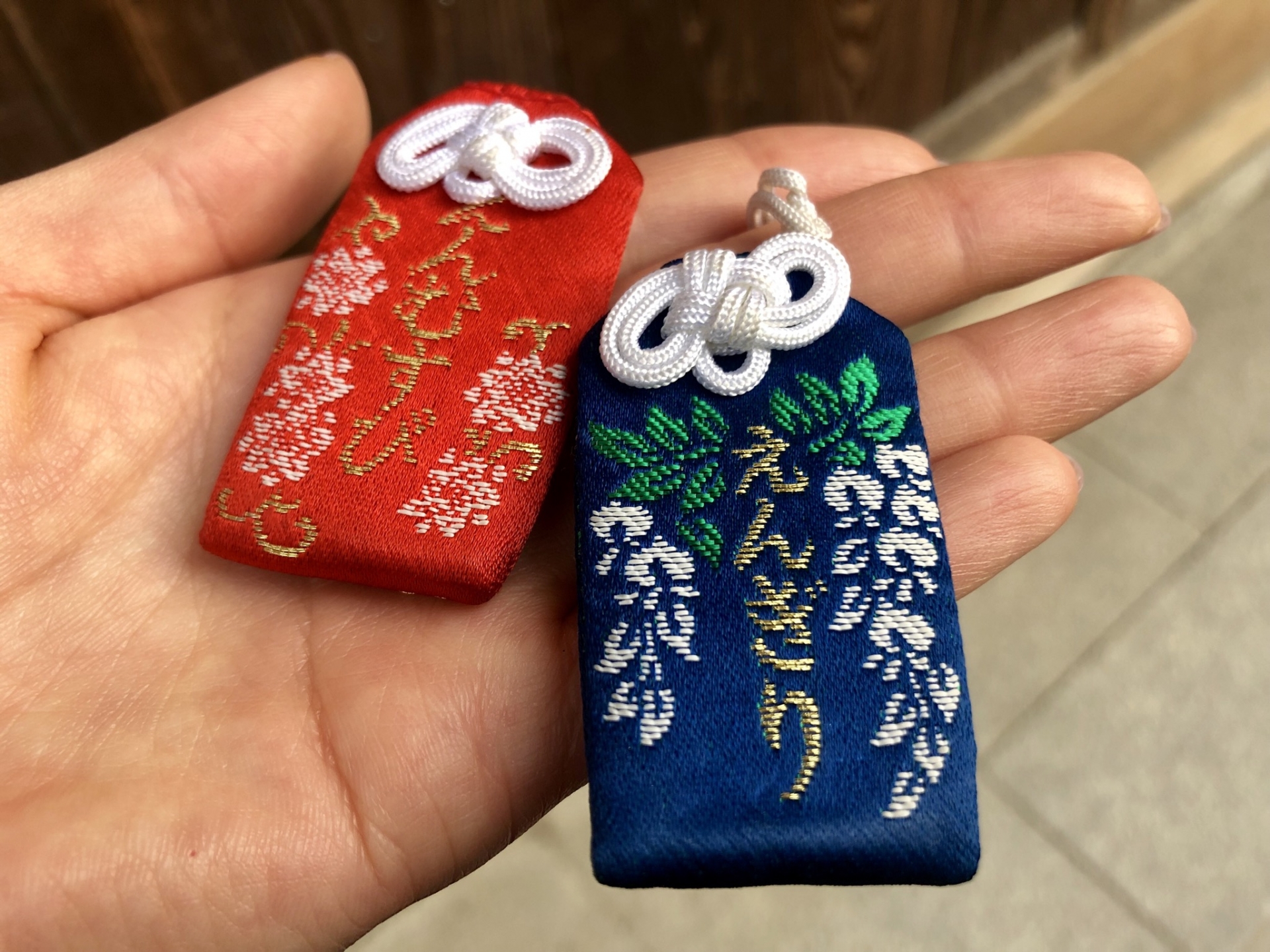 縁切り縁結び碑