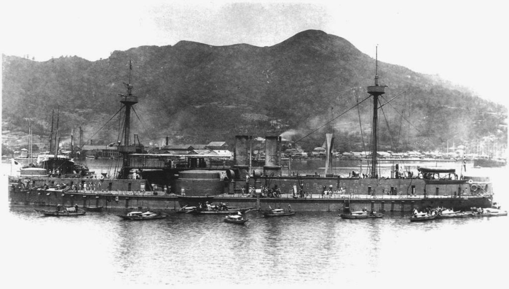 清国・北洋水師（北洋艦隊）の旗艦「鎮遠」。明治18年竣工